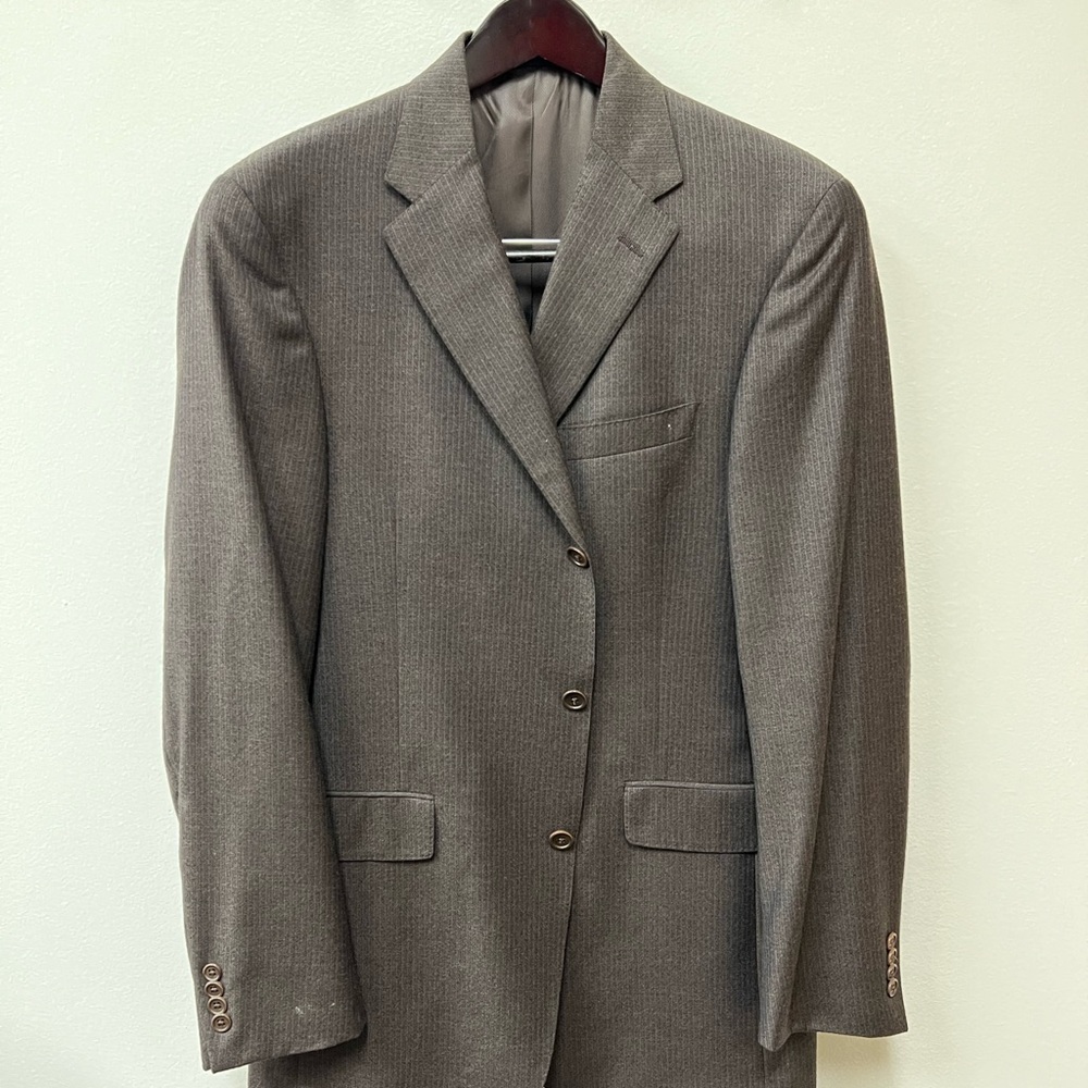 Daniel Cremieux suit.